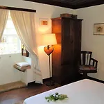 Проживание в семье Casa De Cerqueda