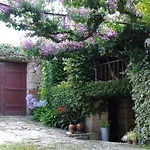 Проживание в семье Casa De Cerqueda *