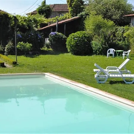 Casa De Cerqueda منزل للإقامة *